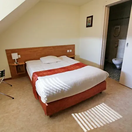 Restaurant Au Coucou 호텔 *